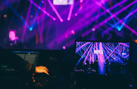 ���_����